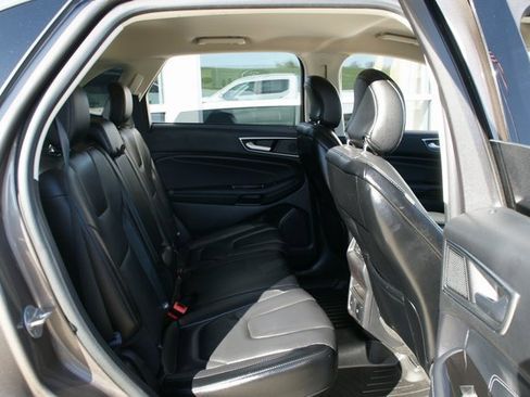Used 2019 Ford Edge Titanium image 32