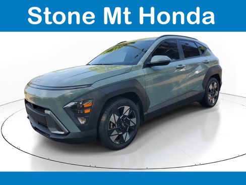 Used 2025 Hyundai Kona SEL image 3