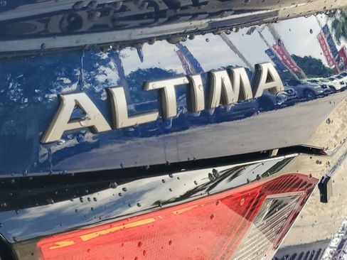 Certified 2023 Nissan Altima 2.5 SR FWD image 9