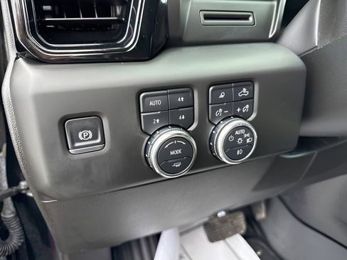 Used 2025 GMC Sierra 1500 AT4 w/ AT4 Premium Package image 23