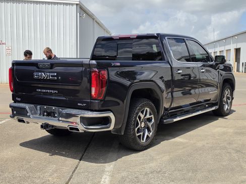 Used 2023 GMC Sierra 1500 SLT AWD/4WD image 10
