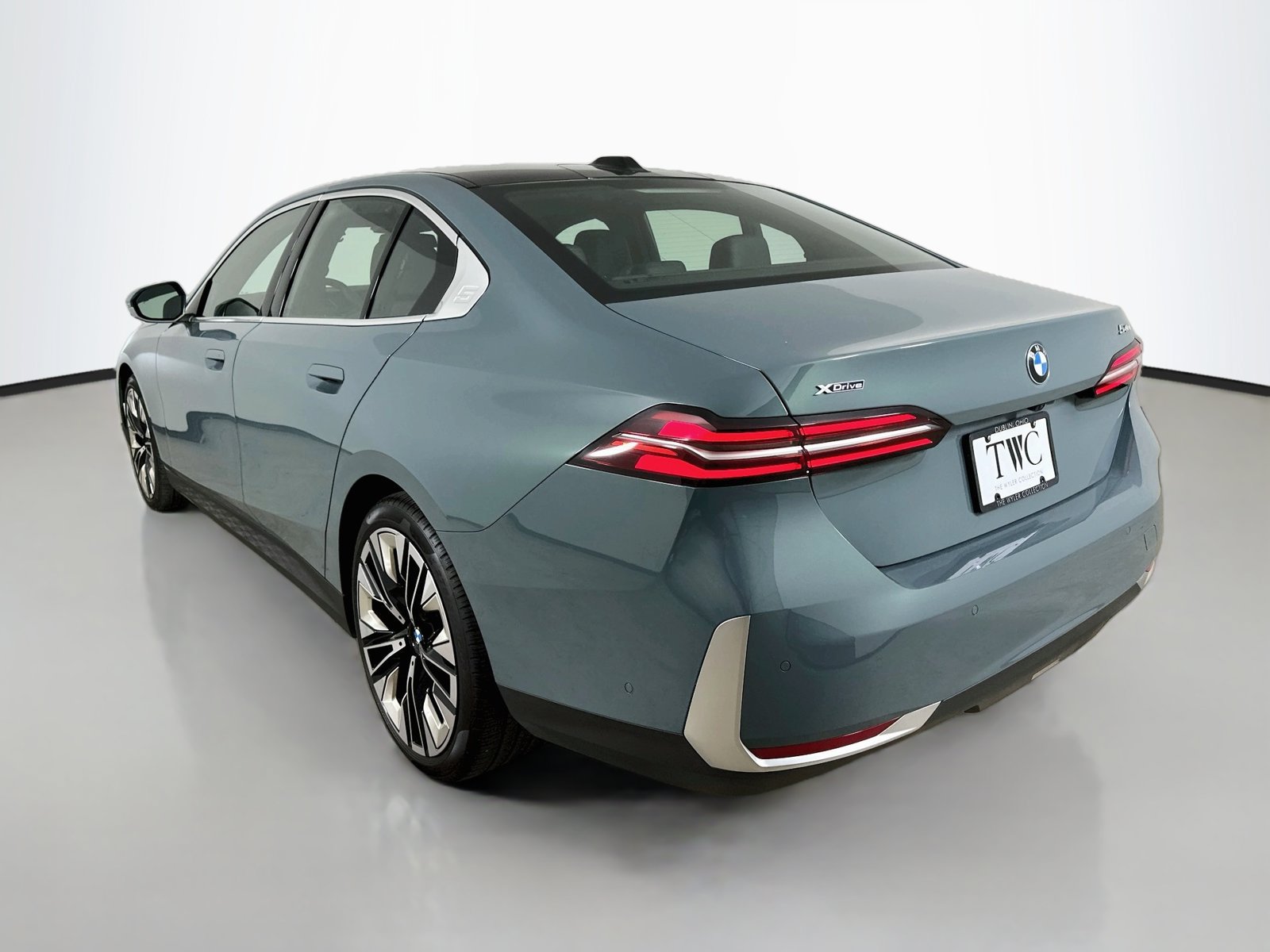 Used 2026 BMW 540i xDrive AWD/4WD image 7