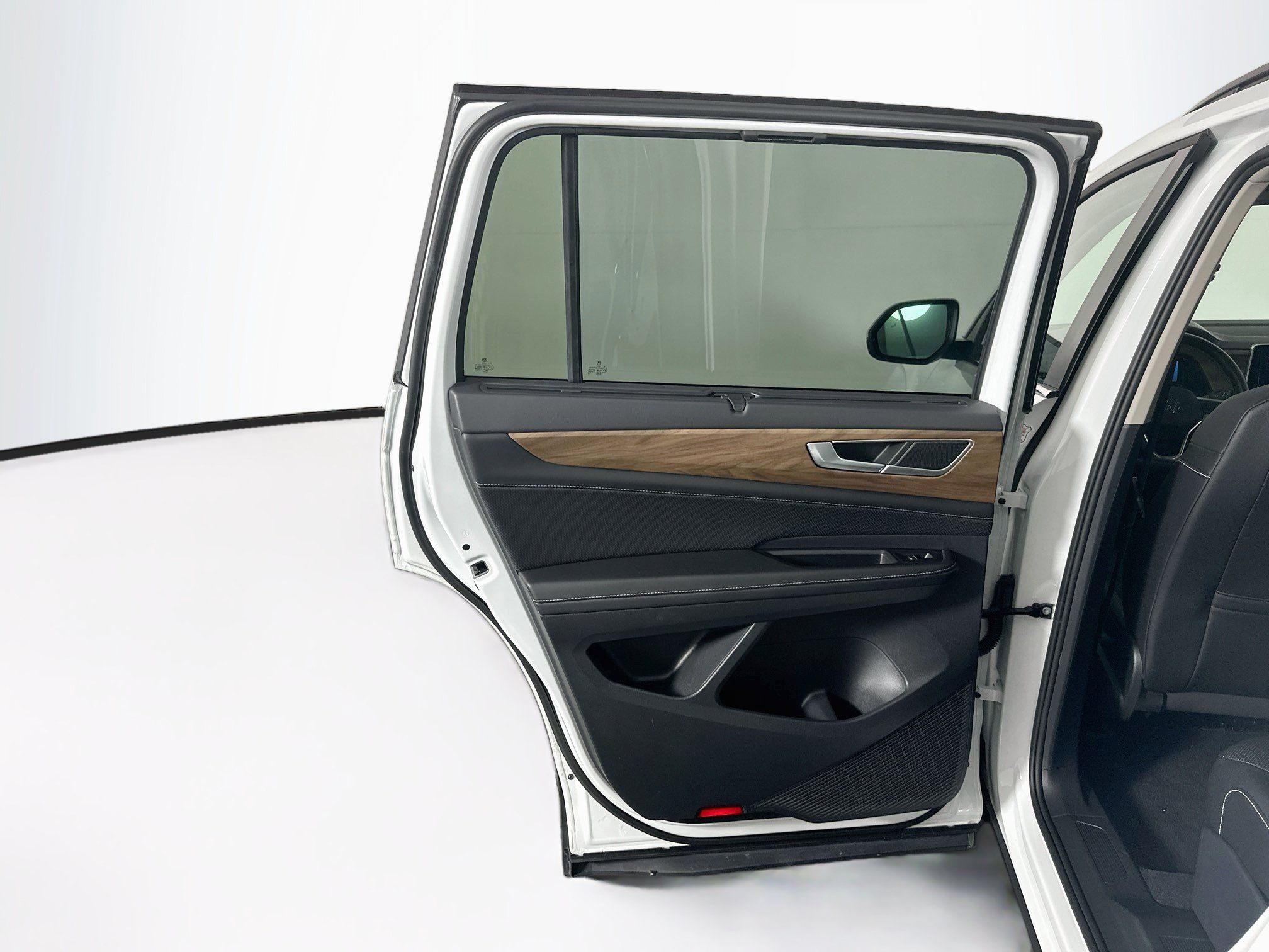 Used 2025 Volkswagen Atlas SE FWD image 26