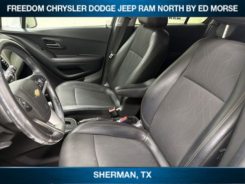 Used 2019 Chevrolet Trax LT w/ LT Convenience Package FWD image 7
