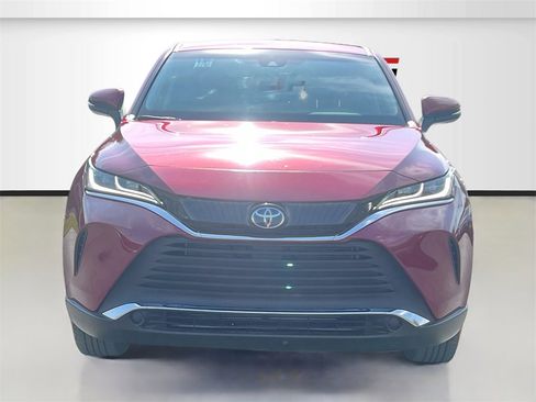 Used 2024 Toyota Venza LE image 2