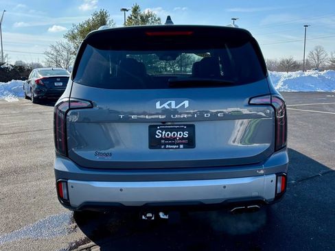 Used 2024 Kia Telluride EX w/ EX Captain's Chair Package image 6