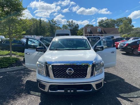 Used 2017 Nissan Titan SV image 23