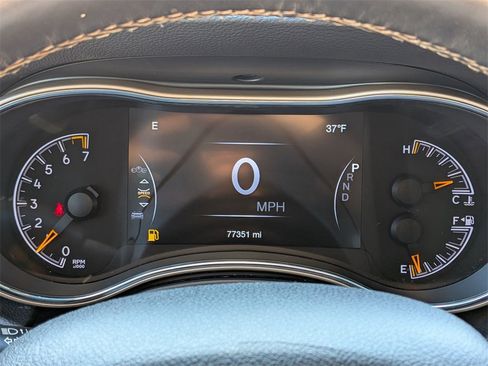 Used 2017 Jeep Grand Cherokee Limited image 16