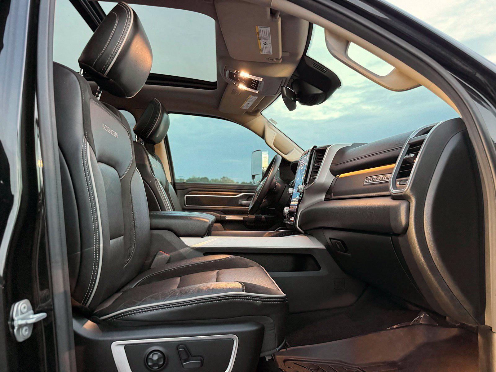 Used 2019 RAM 1500 Laramie AWD/4WD image 35