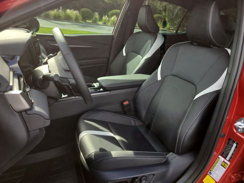 Certified 2026 Toyota Camry Hybrid FWD image 19