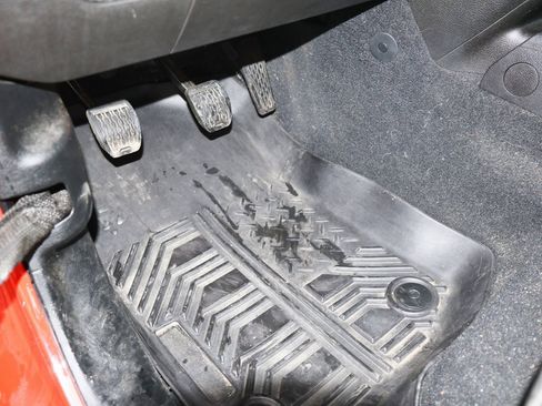 Used 2018 Jeep Wrangler Unlimited Sahara image 10