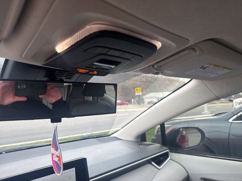 Used 2023 Toyota Corolla LE w/ LE Convenience Package image 8