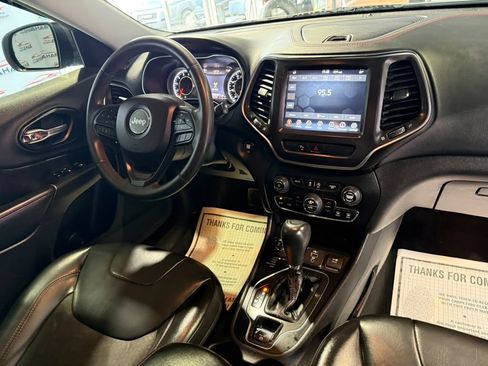 Used 2020 Jeep Cherokee Trailhawk AWD/4WD image 52