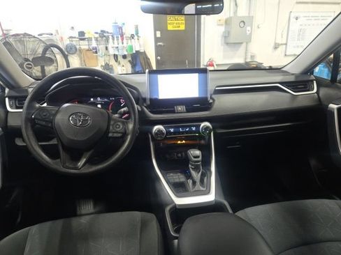 Used 2025 Toyota RAV4 XLE AWD/4WD image 21