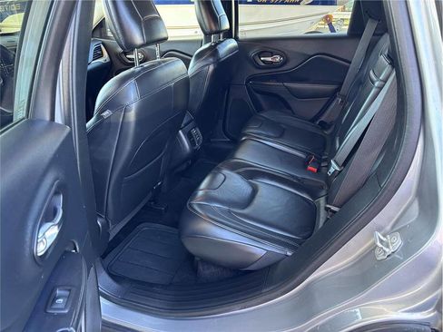 Used 2016 Jeep Cherokee Limited image 14