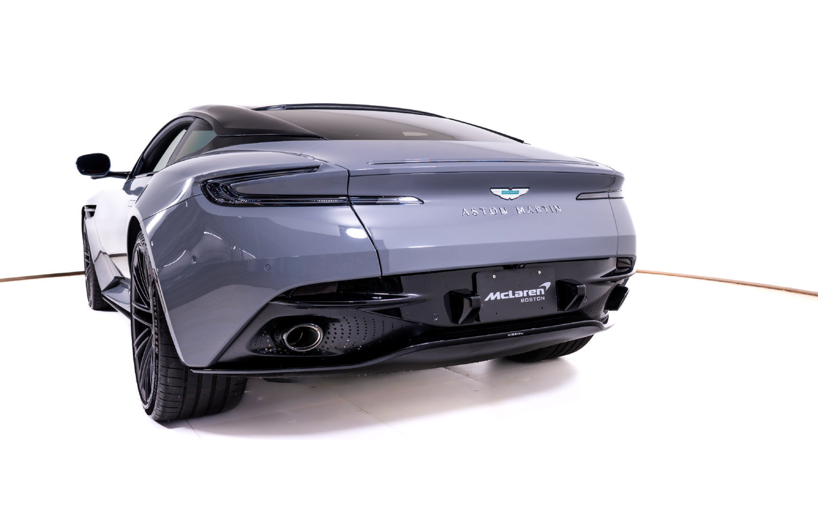 Used 2025 Aston Martin DB12 Coupe RWD image 11