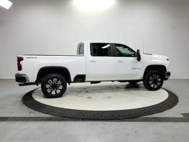 Used 2024 Chevrolet Silverado 3500 LT w/ Convenience Package AWD/4WD image 9