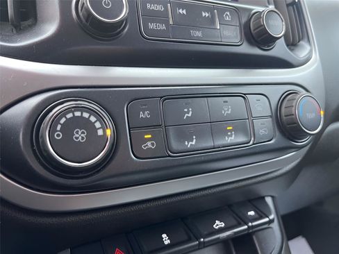 Used 2018 Chevrolet Colorado LT image 18