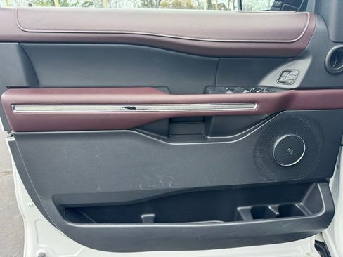 Used 2023 Ford Expedition Limited image 24