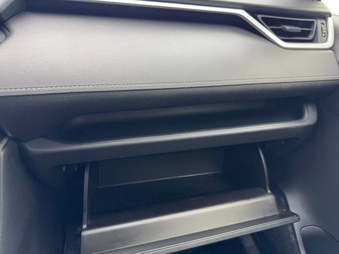 Used 2019 Toyota RAV4 XLE FWD image 32