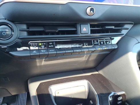 Used 2025 Toyota Crown Signia w/ Tow-Hitch Package (TMS) image 12