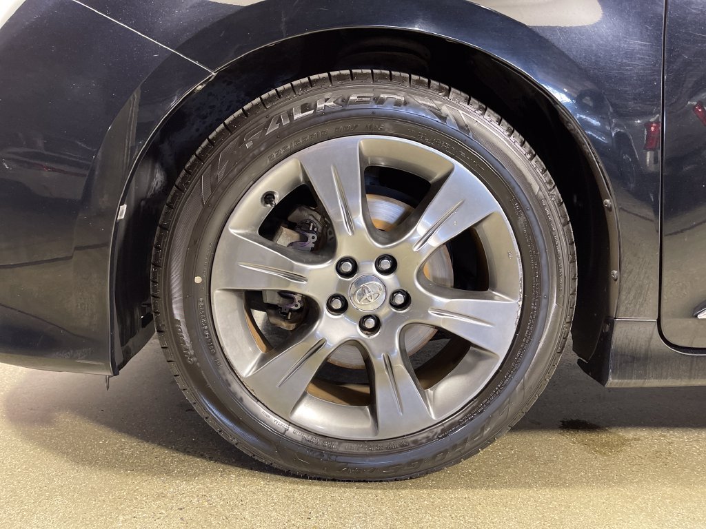 Used 2016 Toyota Sienna SE Premium FWD image 11