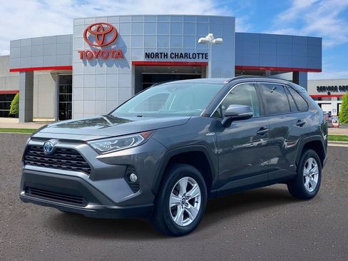 Used 2020 Toyota RAV4 XLE w/ Convenience Package AWD/4WD image 5