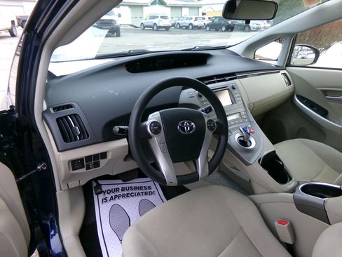 Used 2014 Toyota Prius Three image 12