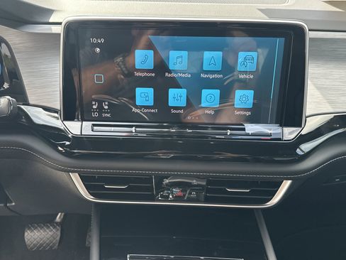 New 2026 Volkswagen Atlas Cross Sport SE FWD image 18