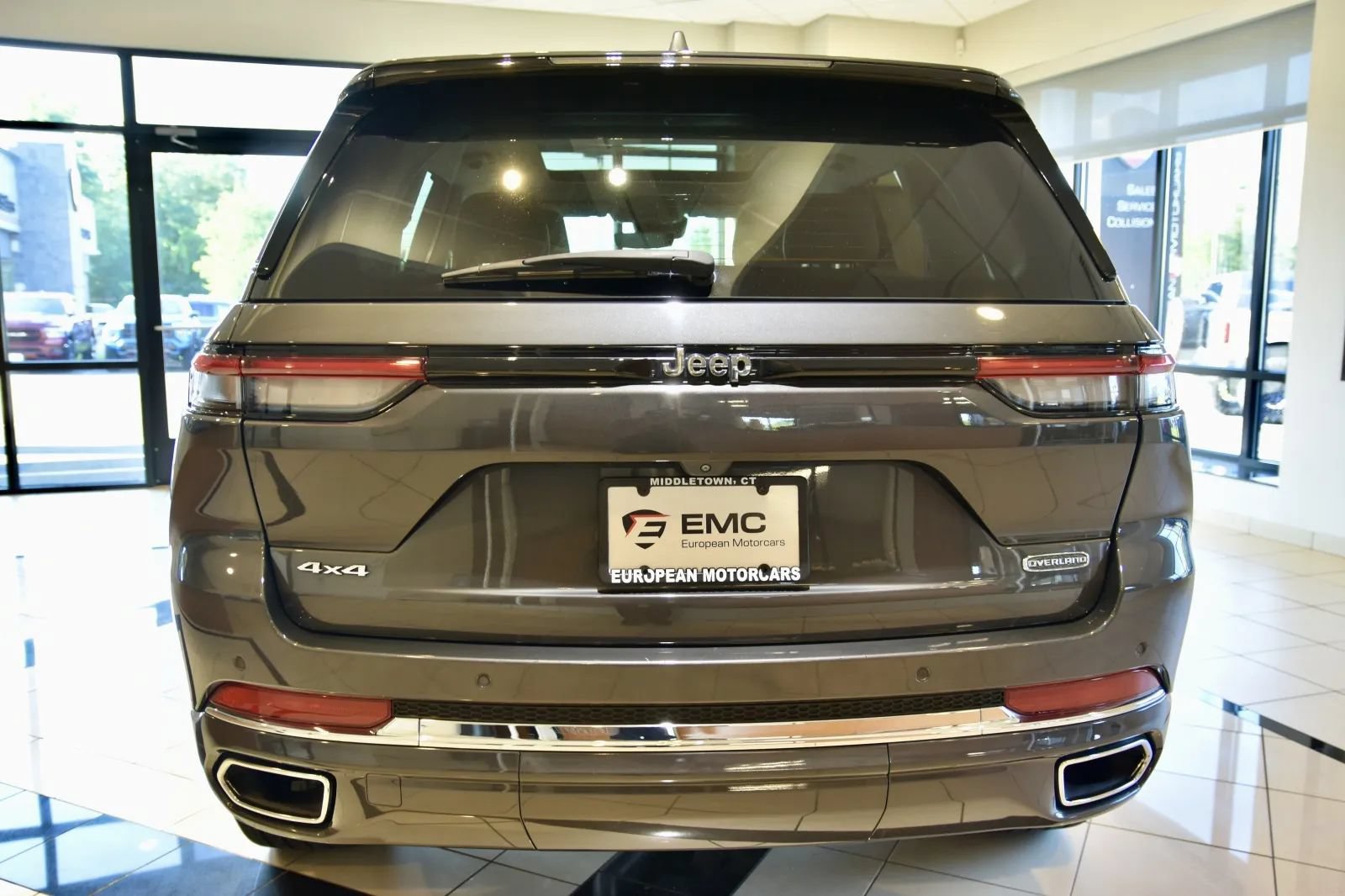 Used 2022 Jeep Grand Cherokee Overland AWD/4WD image 5
