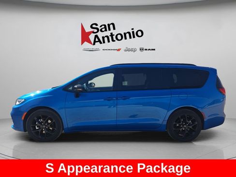 New 2026 Chrysler Pacifica Limited w/ S Appearance Package FWD image 5