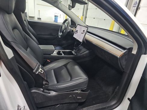 Used 2021 Tesla Model Y Long Range image 2