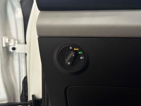 Certified 2022 Volkswagen Taos SE image 30