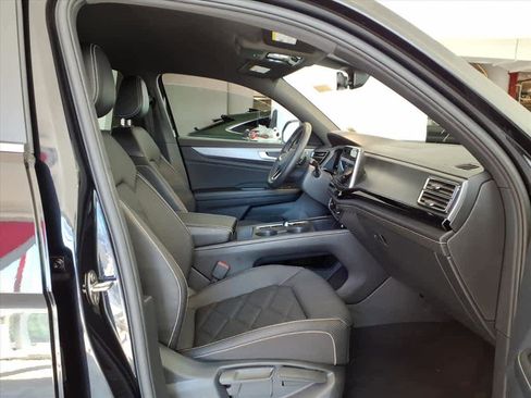 Certified 2024 Volkswagen Atlas Cross Sport SE FWD image 20