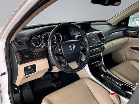 Used 2016 Honda Accord Touring image 14