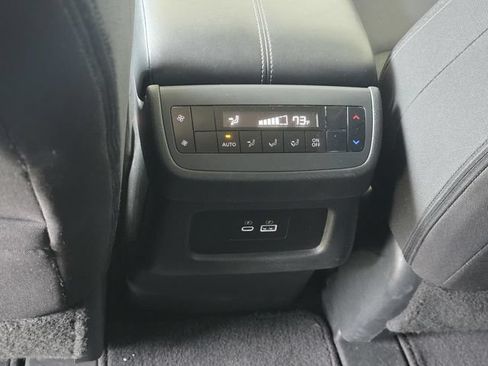 Used 2024 Nissan Pathfinder SV FWD image 11