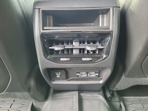 Used 2023 Jeep Grand Cherokee Altitude AWD/4WD image 18