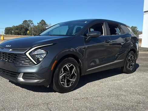 Used 2023 Kia Sportage LX image 4