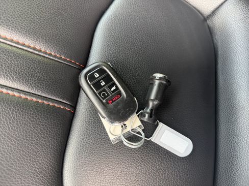Used 2025 Honda Pilot TrailSport image 9
