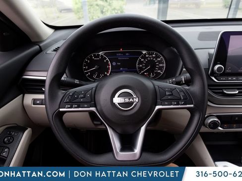 Used 2025 Nissan Altima 2.5 SV FWD image 4