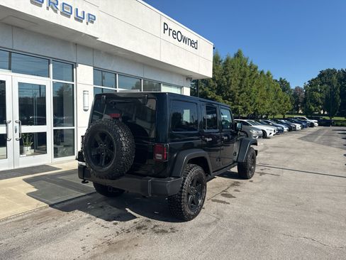 Used 2017 Jeep Wrangler Unlimited Sport AWD/4WD image 3