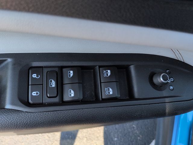 Used 2025 Jeep Compass Limited AWD/4WD image 17