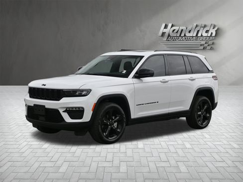 Used 2025 Jeep Grand Cherokee Limited w/ Black Appearance Package image 8