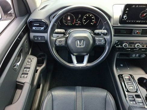 Used 2025 Honda Pilot EX-L image 13