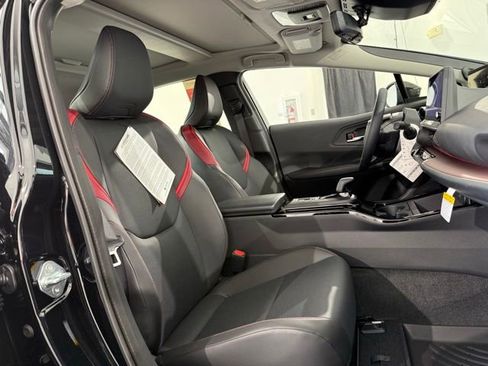 New 2025 Toyota Prius Plug-In Hybrid FWD image 32