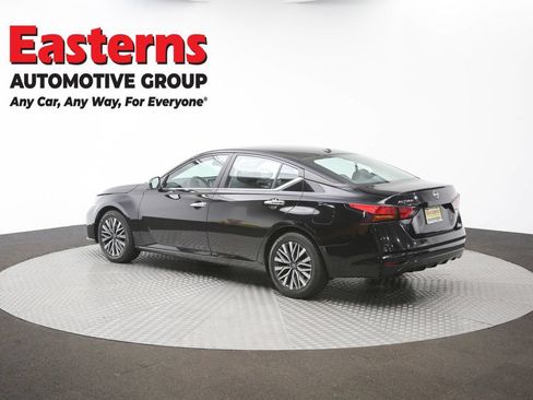Used 2025 Nissan Altima 2.5 SV FWD image 59
