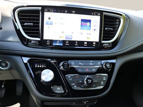 New 2026 Chrysler Pacifica Select image 22