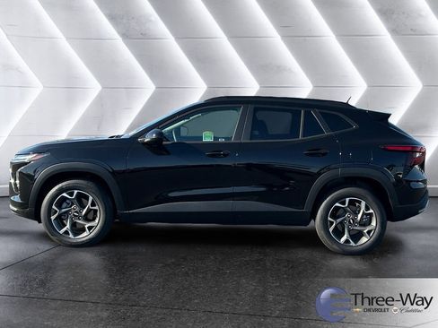 New 2026 Chevrolet Trax LT w/ Driver Confidence Package FWD image 2