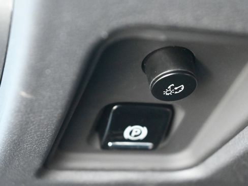 Used 2025 Chevrolet Corvette Stingray Coupe w/ 1LT image 30