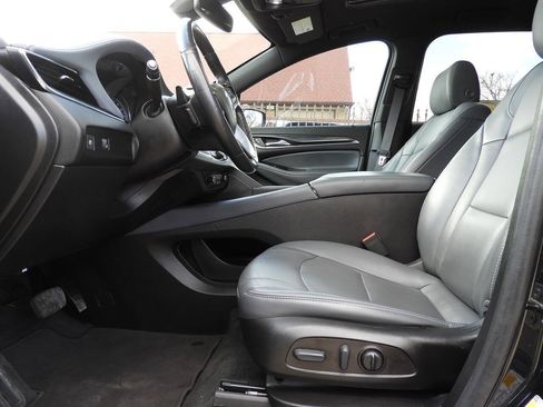 Used 2022 Buick Enclave Essence w/ Experience Buick Package FWD image 14